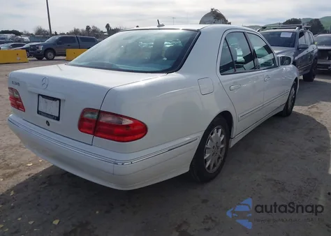 2000 Mercedes-Benz E 320 z USA, uszkodzony, nr VIN WDBJF65J4YB110538